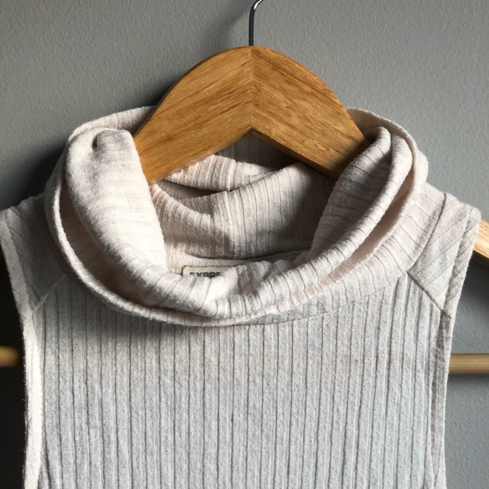 Express Ribbed Rayon Tank - Picture 2 of 8